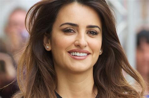 penelope cruz toppless